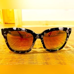 DIFF Bella Tortoise Black Polarized Sunglasses